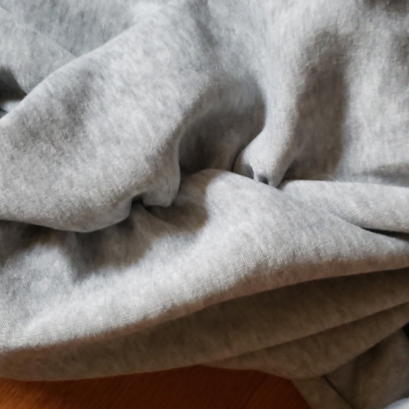 Lovely cold shoulder modern hooded w/ front NWOT peek a boo shoulders grey XL - Picture 2 of 9